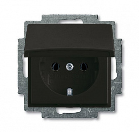 20 EUK-95-507 Розетка 2P+E 16А 250В, с крышкой (шато/черный) Basic55 ABB. Вид 1