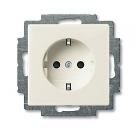 23 EUC-92-507 Розетка SCHUKO 16А 250В, с винтовыми клеммами (слоновая кость) Basic 55 ABB. Вид 1
