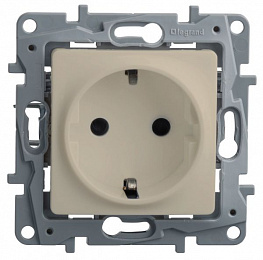Розетка 2К+З (слоновая кость) Etika Legrand. Вид 1