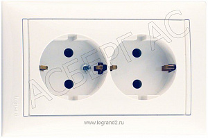 Двойная розетка 2К+З (белый) Valena Legrand. Вид 1