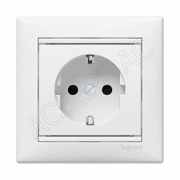 Розетка 2К+3 (белый) Valena Legrand. Вид 1
