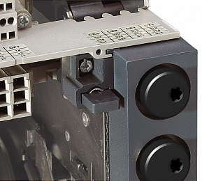 Блок. вкатывания при открытой дверце Schneider Electric. Вид 1