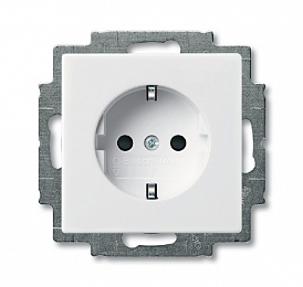 23 EUC-94-507 Розетка SCHUKO 16А 250В, с винтовыми клеммами (альпийский белый) Basic 55 ABB. Вид 1