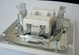 Монтажные лапки Unica Schneider Electric. Вид 1