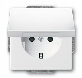 20 EUKB-84 Розетка SCHUKO 16А 250В с защитными шторками, с крышкой, серия future, цвет альпийский белый ABB. Вид 1