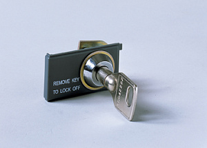 1SDA0 65998 R1 Блокировка выключателя в разомкнутом состоянии LOCK IN OPEN POSITION - DIFFERENT KEYS T ABB. Вид 1