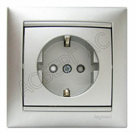 Розетка 2К+З с защитными шторками (алюминий) Valena Legrand. Вид 1